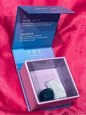 “LEADER” Crystal Gift Box with Moss Agate & Selenite